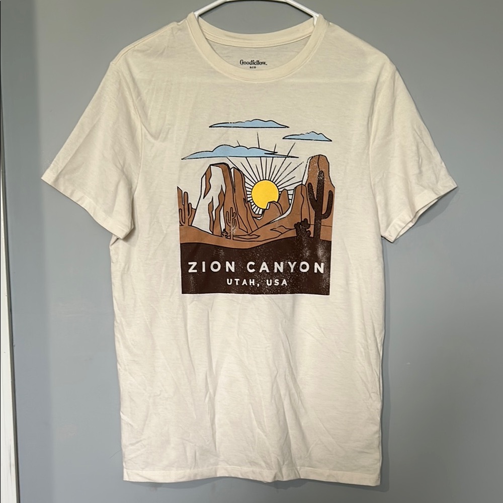 Men’s Goodfellow & Co Cream and Brown Short Sleeve Tee size S